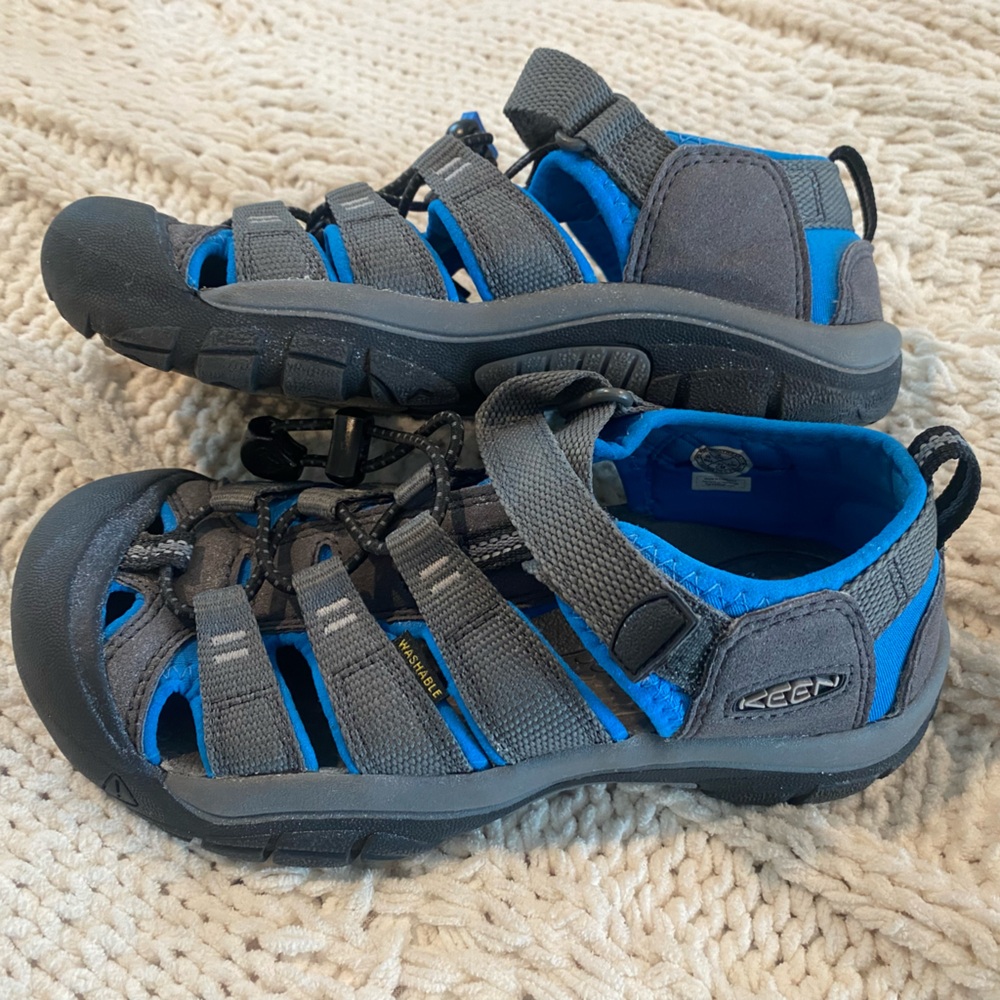 Kids Newport H2 Blue Water Sandals. Size 2. - Picture 2 of 4